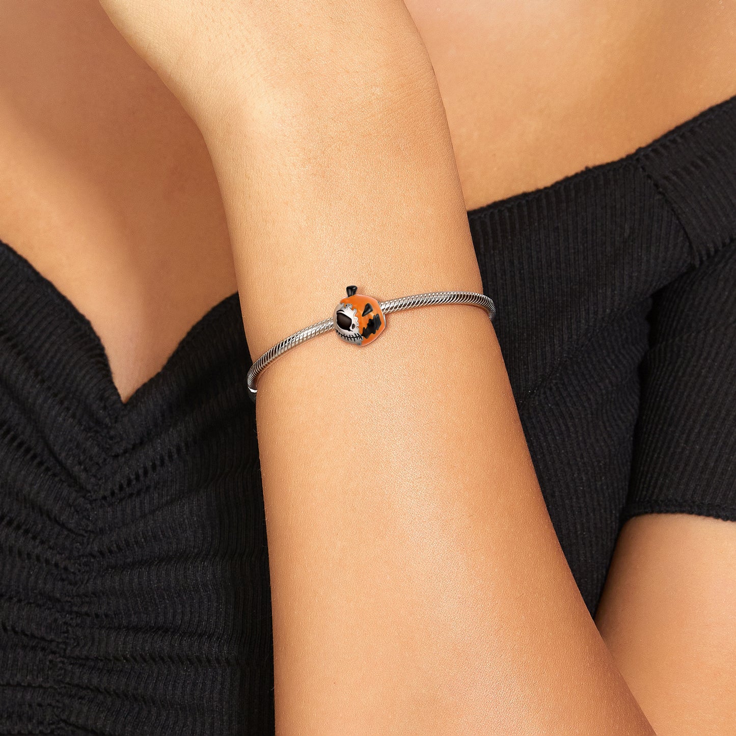 Jack Charm Halloween an einer Bettelarmband