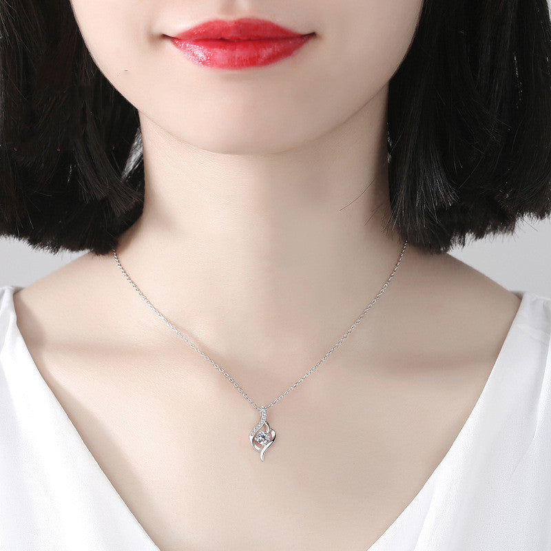 Silberkette Carla am Hals