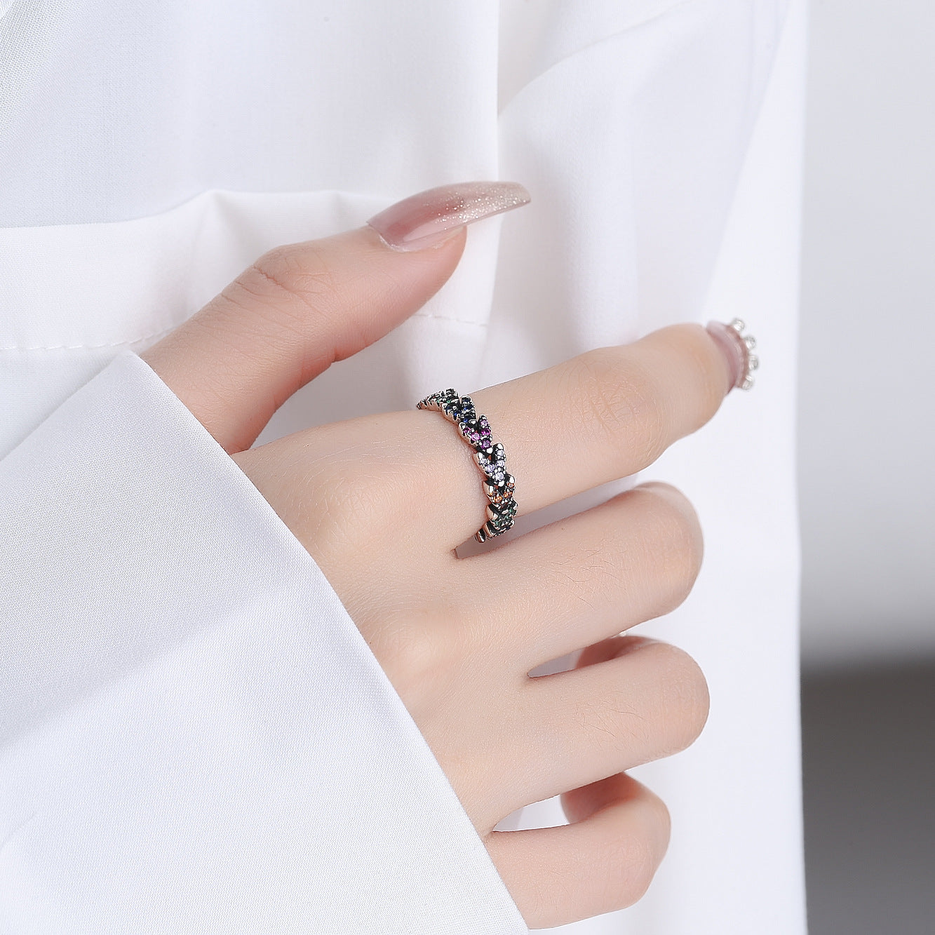 Silberring Farbpfad am Finger