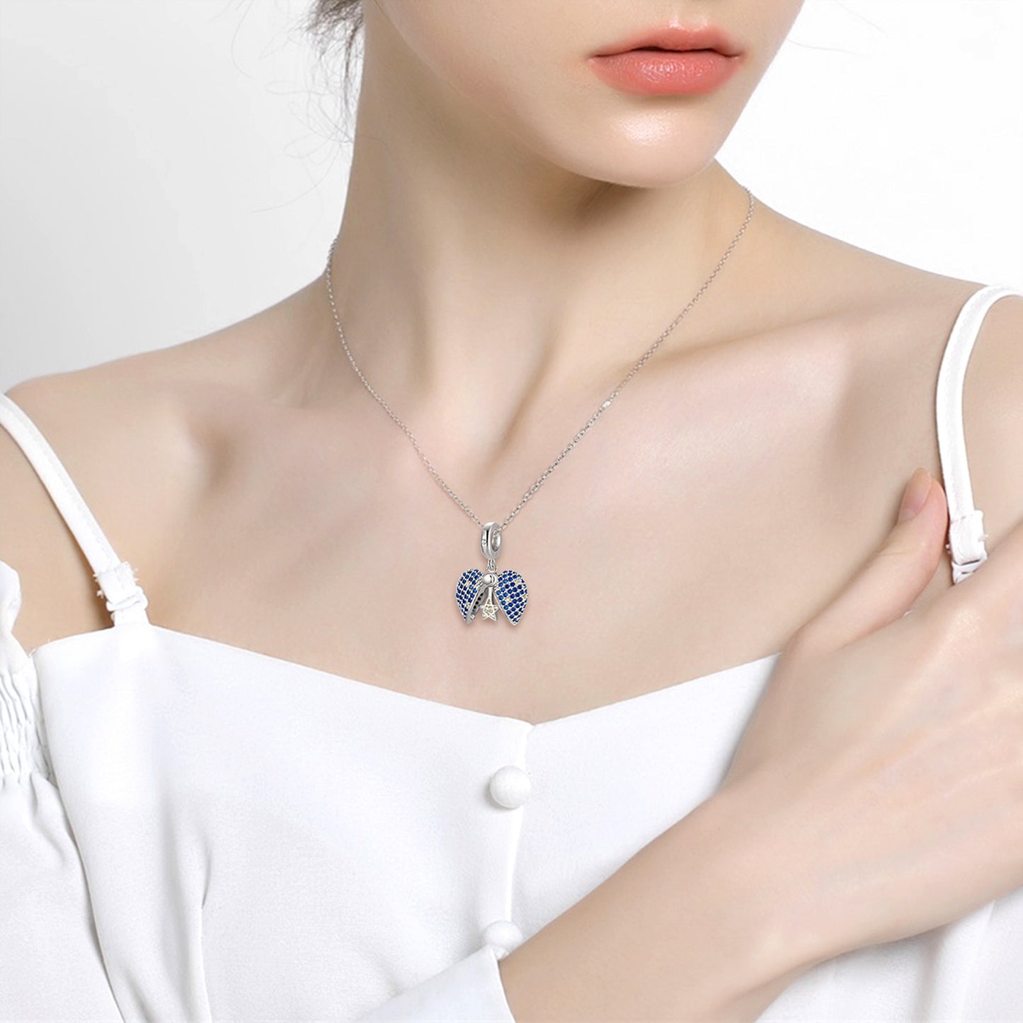 Blauer Stern Liebe Charm auf der Kette
