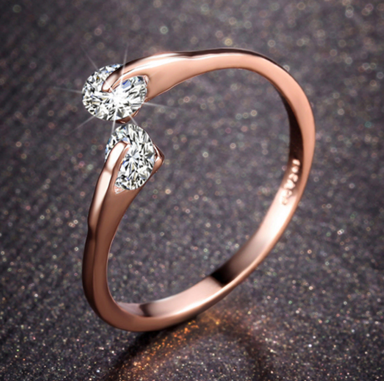 Doppeldiamant-Silberring Mia – Ring mit zwei 0,22 Karat Diamanten, überzogen mit einer dünnen Schicht Roségold