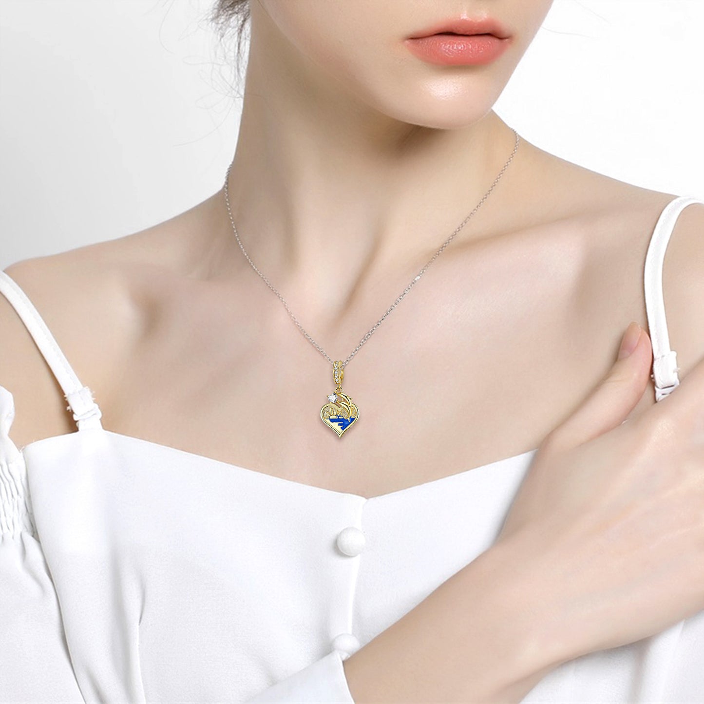 Follow Your Heart Charm auf der Kette