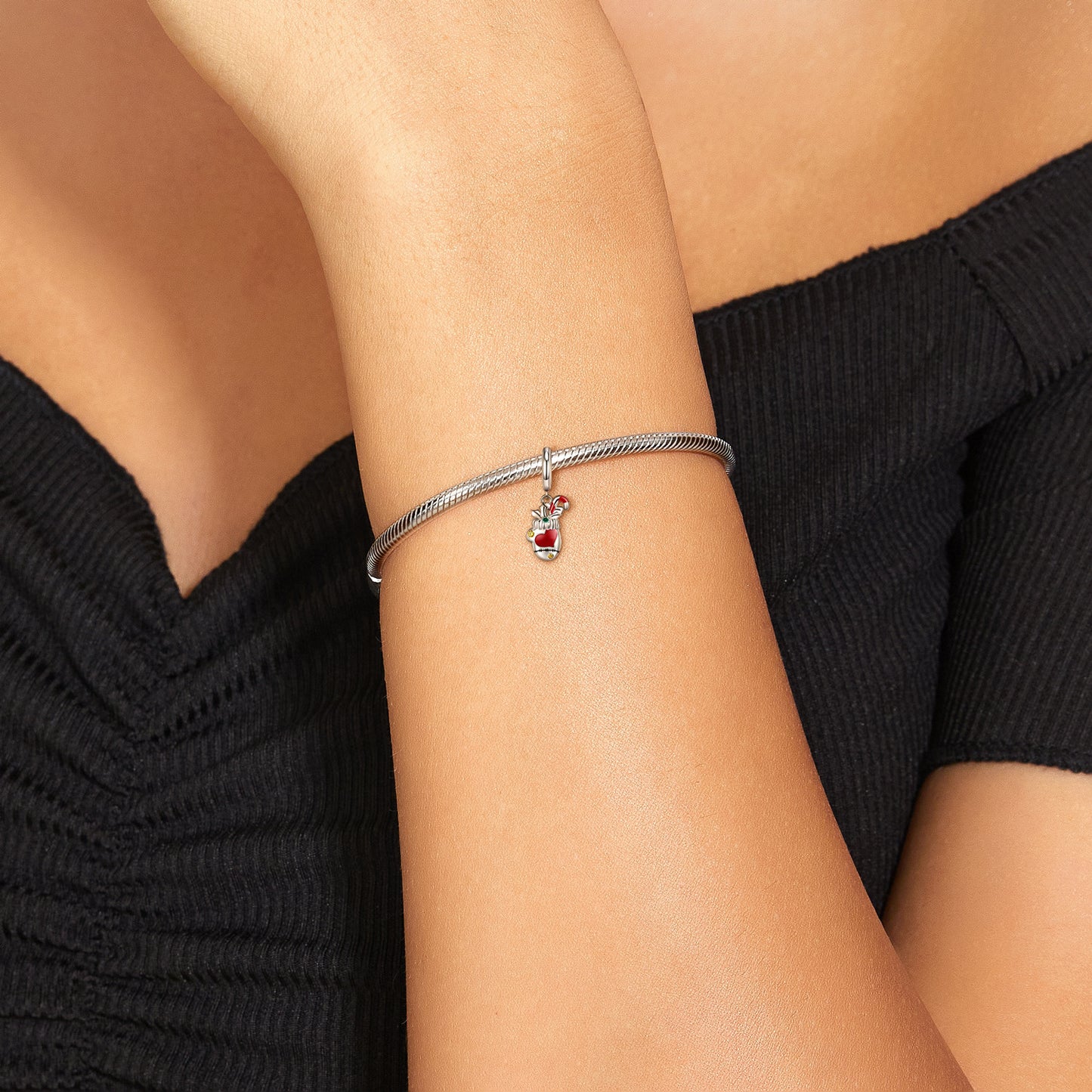 Geschenkbeutel Charm an einer Bettelarmband für Weihnachten
