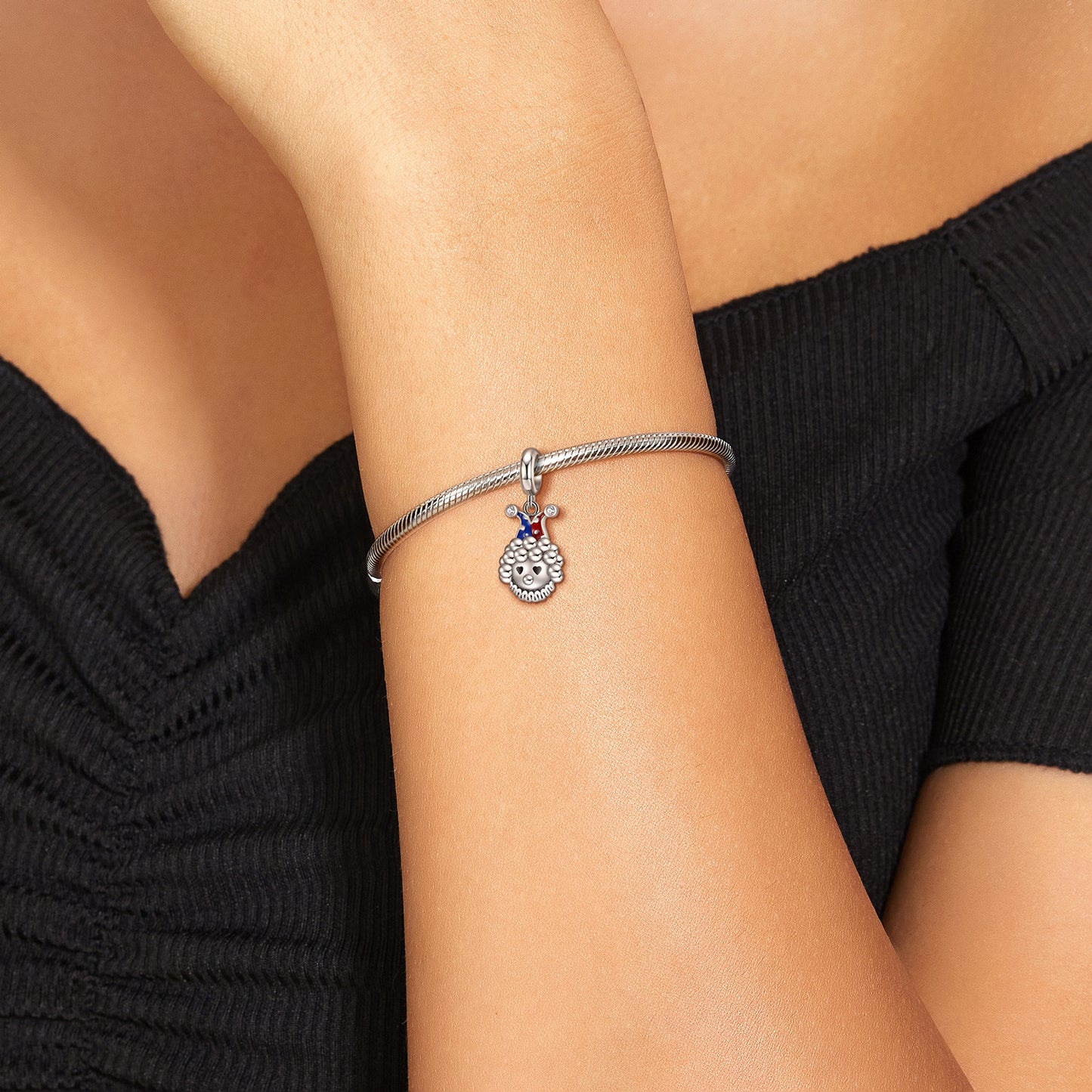Gruselgesicht Charm Halloween an einer Bettelarmband