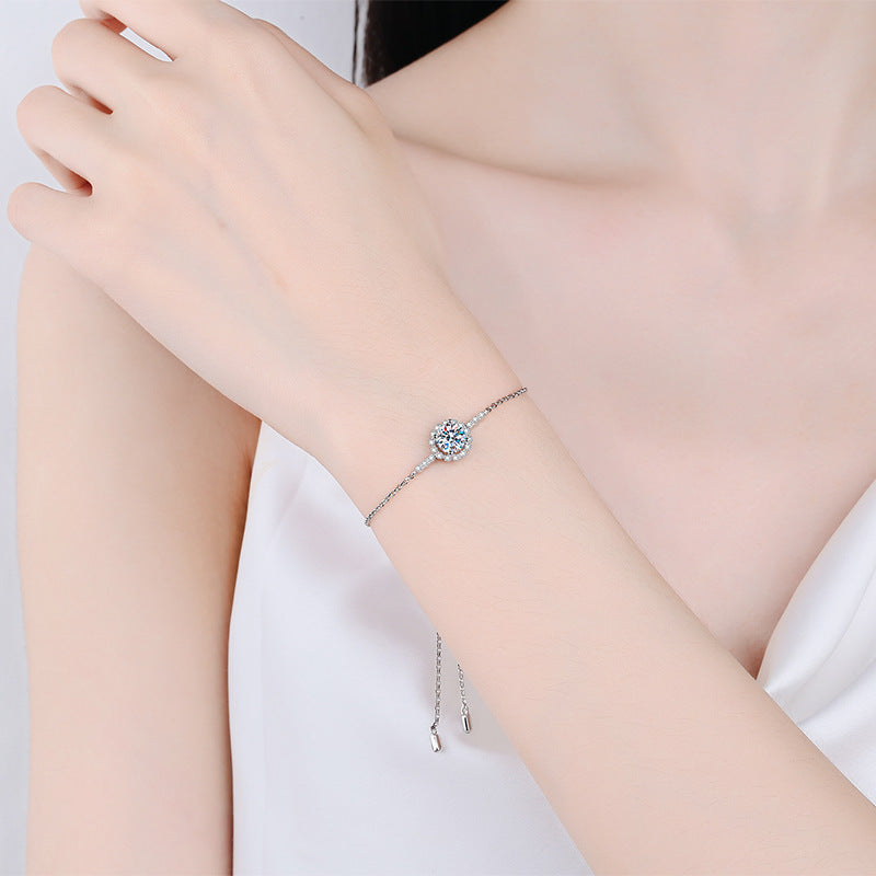 Silberarmband Nora am Handgelenk