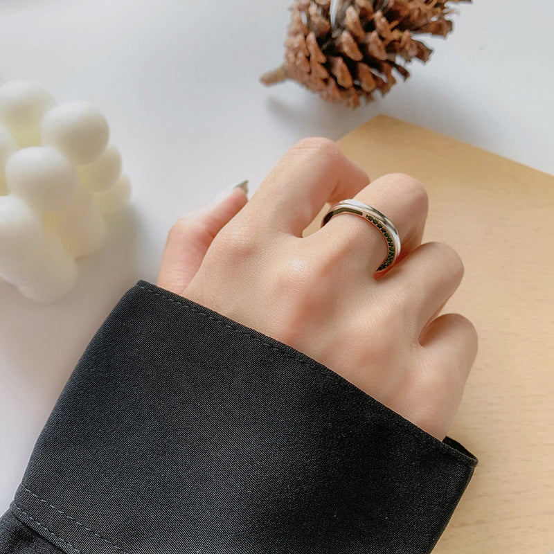Silberring Band am Finger