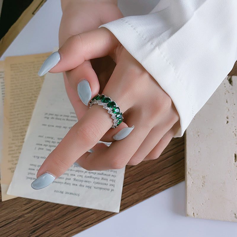 Silberring Birne am Finger