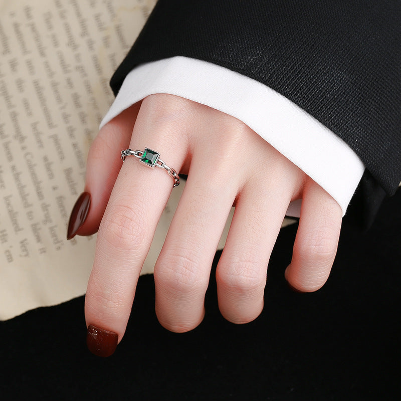Silberring Kette am Finger