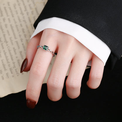 Silberring Kette am Finger