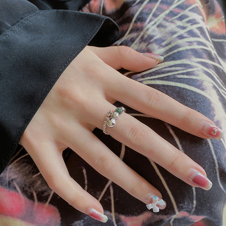 Silberring Perlen am Finger