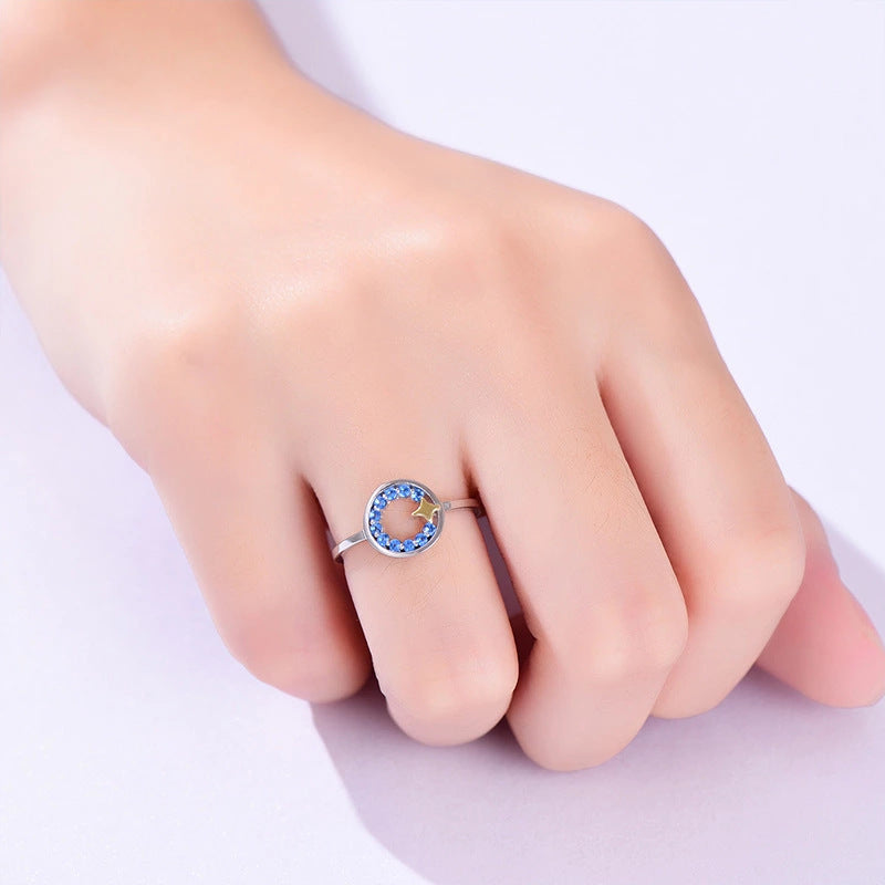 Silberring Sternkreis am Finger