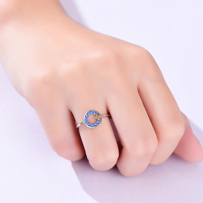 Silberring Sternkreis am Finger