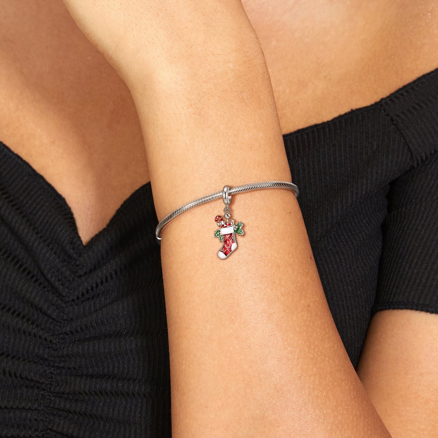 Weihnachtsstrumpf Charm an einer Bettelarmband für Weihnachten